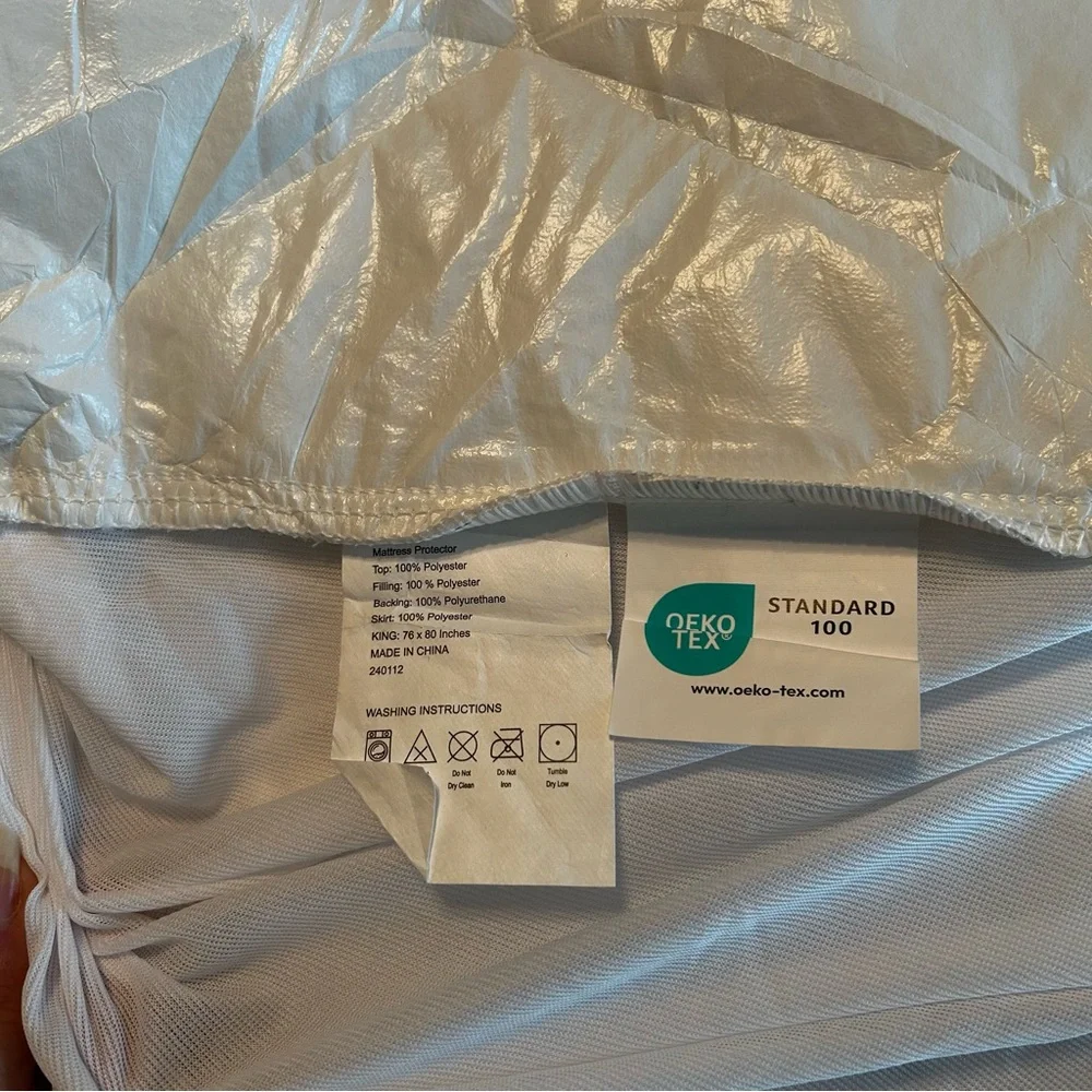 Lunsing Soft Breathable Waterproof King Mattress Cover/Protector